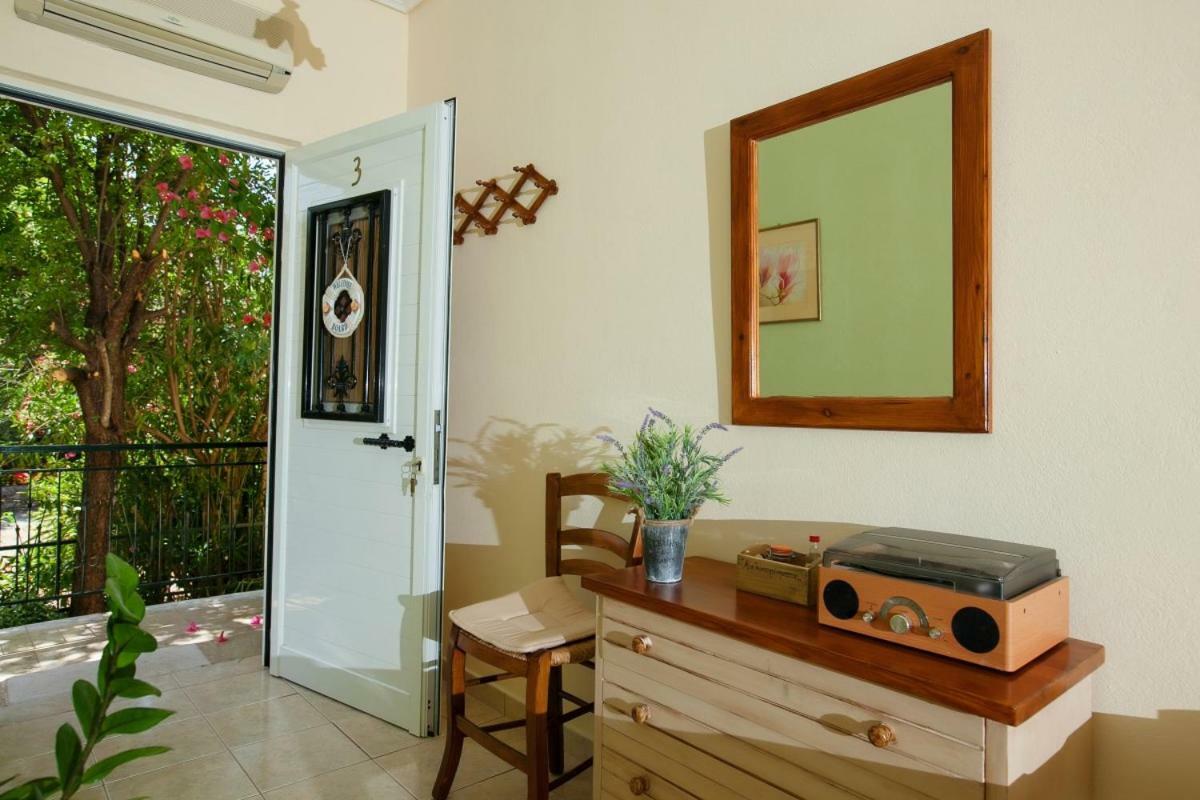 Filothei Apartments Mikrá Mandínia Екстериор снимка