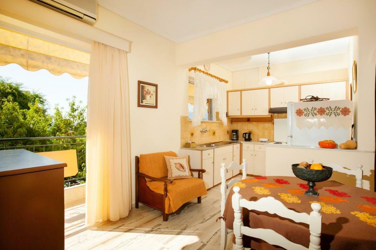 Filothei Apartments Mikrá Mandínia Екстериор снимка