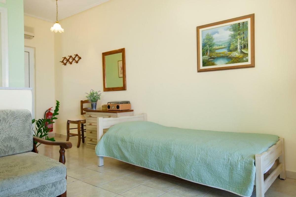 Filothei Apartments Mikrá Mandínia Екстериор снимка