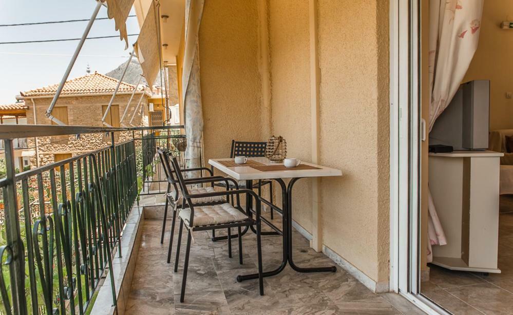 Filothei Apartments Mikrá Mandínia Екстериор снимка