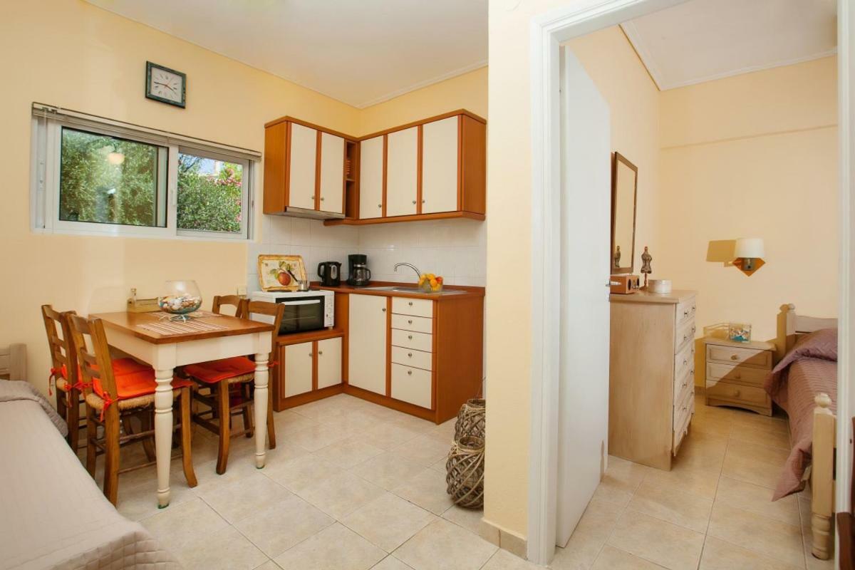 Filothei Apartments Mikrá Mandínia Екстериор снимка